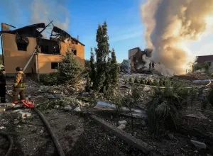 דיווח: צבא רוסיה פתח במתקפה נגד העיר חרקיב ותושבי העיר נסים בבהלה מבתיהם  