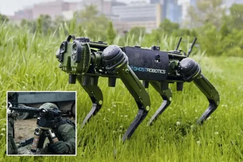 כוחות מיוחדים ימיים של ארה"ב בוחנים כלבי רובוט חדשים עם מערכות נשק