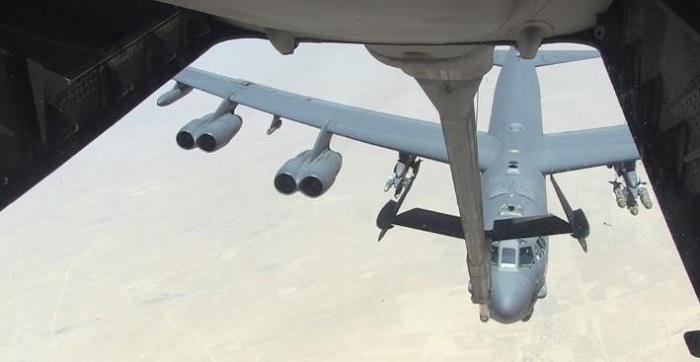 צפו: תדלוק אווירי של מפציץ ה-B-52
