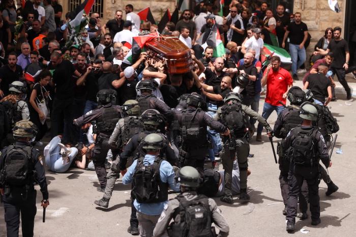 ארה״ב ואירופה: ״יש לחקור את השימוש בכוח בעת הלווייתה של העיתונאית שירין אבו אעקלה בירושלים״ 