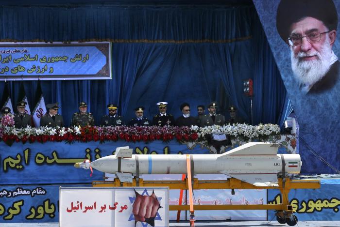 דיווח: "כך איראן מבריחה נשק לחיזבאללה ולמפעלי נשק בלבנון במטוסי נוסעים אזרחיים" 