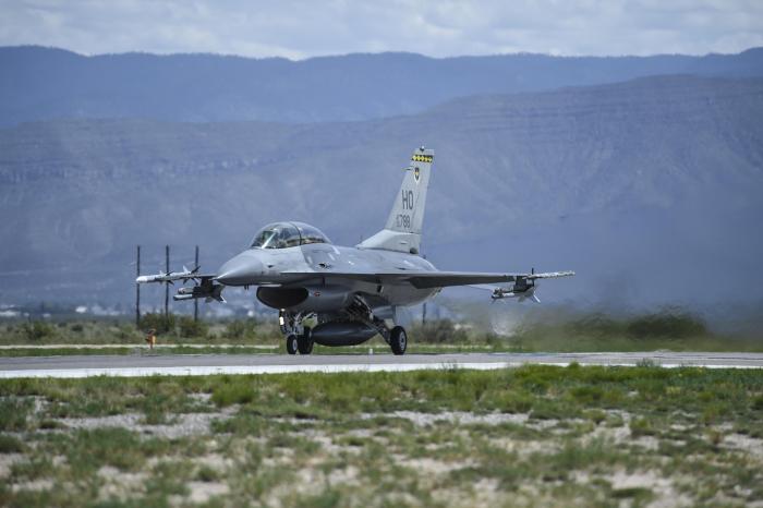 בחריין קונה מארה"ב מטוסי F-16 VIPERS מתקדמים, טילי נ"ט וספינות סיור מהירות 