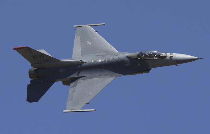 מטוס F-16 השמיד רחפן בעזרת רקטה מונחית לייזר

