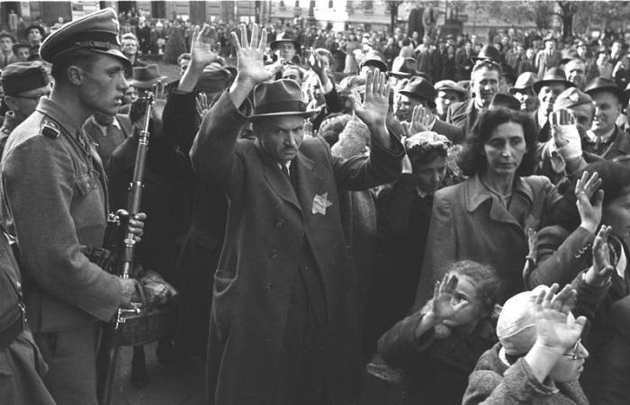 יום השואה הבינלאומי 2021: הקשר הלוגיסטי בין רצח יהודי הונגריה לפלישת בעלות הברית לנורמנדי