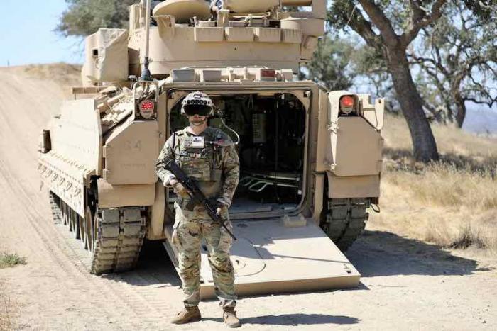 ניסוי בצבא ארה"ב: לוחמים בנגמ"ש ברדלי מרכיבים משקפי מציאות רבודה