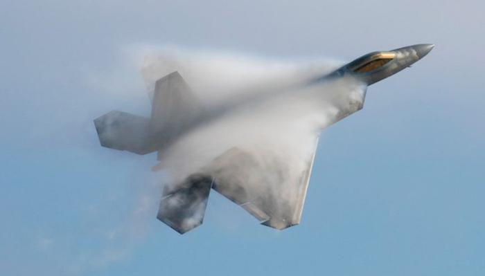 ארה״ב שוקלת להסב את ה-F-22 למטוס קרב מבצעי