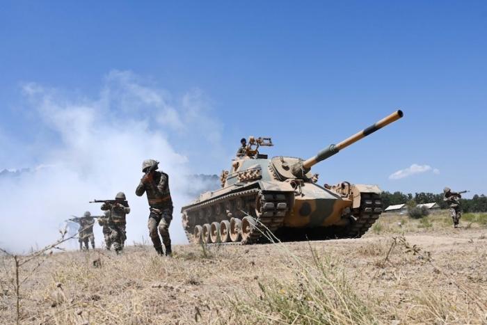 חילופי אש, מרגמות ותותחים בין צבא טורקיה לכורדים באזור גבול סוריה-טורקיה 