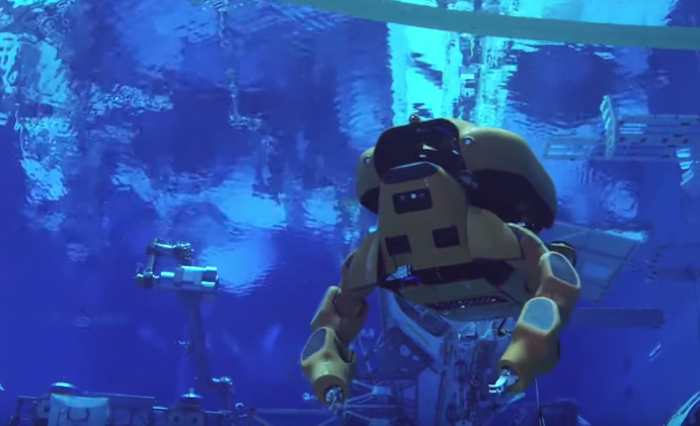 צפו: רובוט תת ימי בתצורת יומנואיד