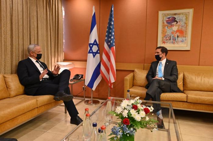 דקה לפני בחירות בארה"ב: מזכיר ההגנה של ארה"ב, מארק אספר, נוחת בישראל