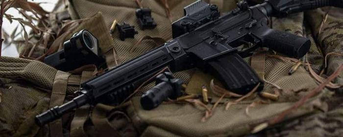 A first in Italy: Israeli Arad assault rifles & Negev machine guns in army service