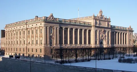 דיווח: מערכת נגד רחפנים של אלביט הותקנה על גג הפרלמנט של שוודיה