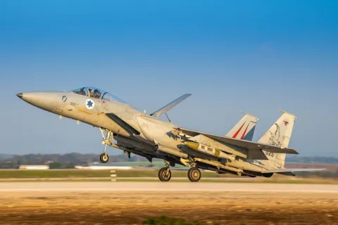 התנגדות בקונגרס האמריקני לצמצם את מספר מטוסי הקרב F-15